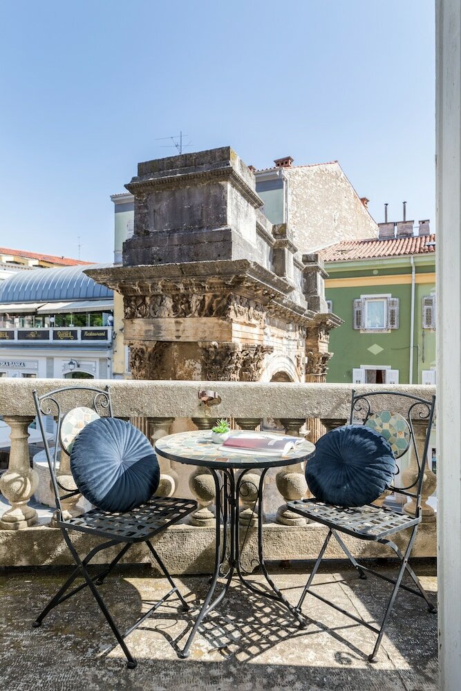 Фото Boutique Suites Joyce