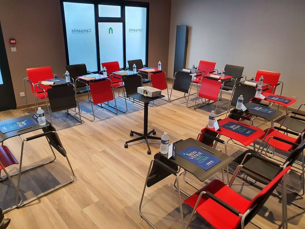 Фото Campanile Chartres