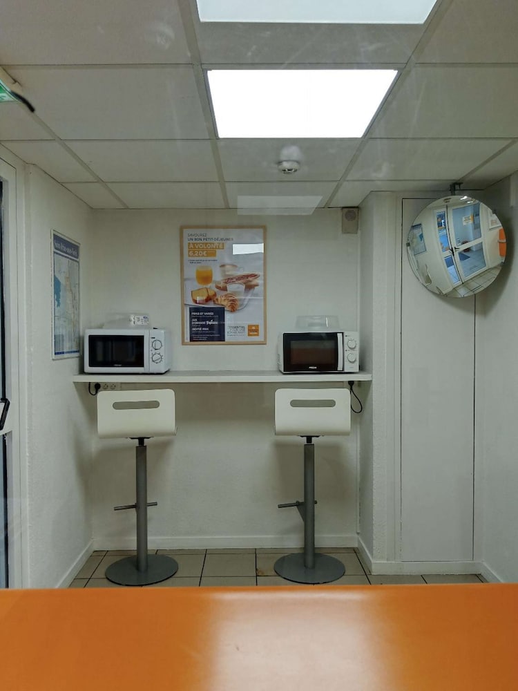 Фото Premiere Classe Saint Brice Sous Foret