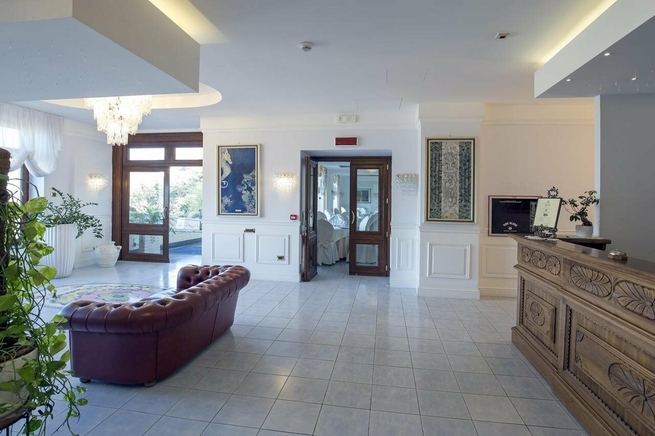 Фото отеля 2