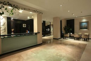 Гостиница Ambassadeurs Hotel