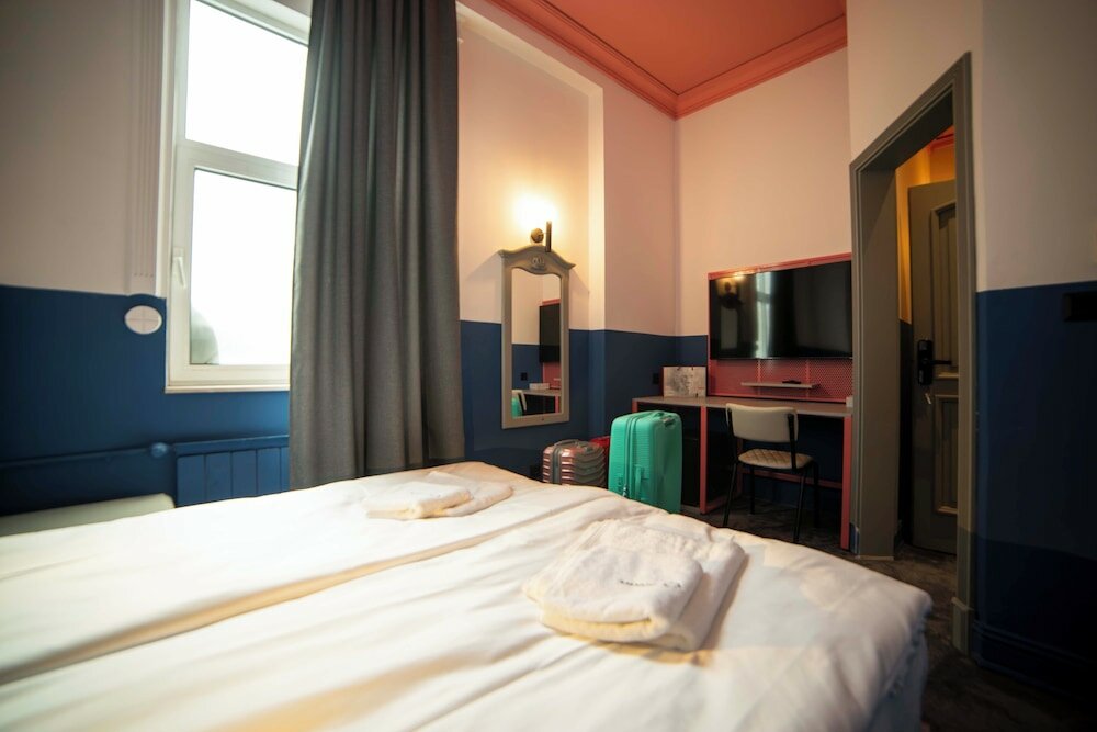 Фото Introvert Maria Luisa