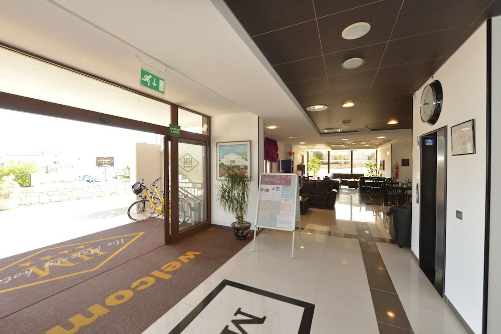 Фото Отель His Majesty