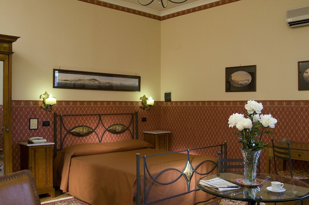 Фото Pinto Storey Hotel