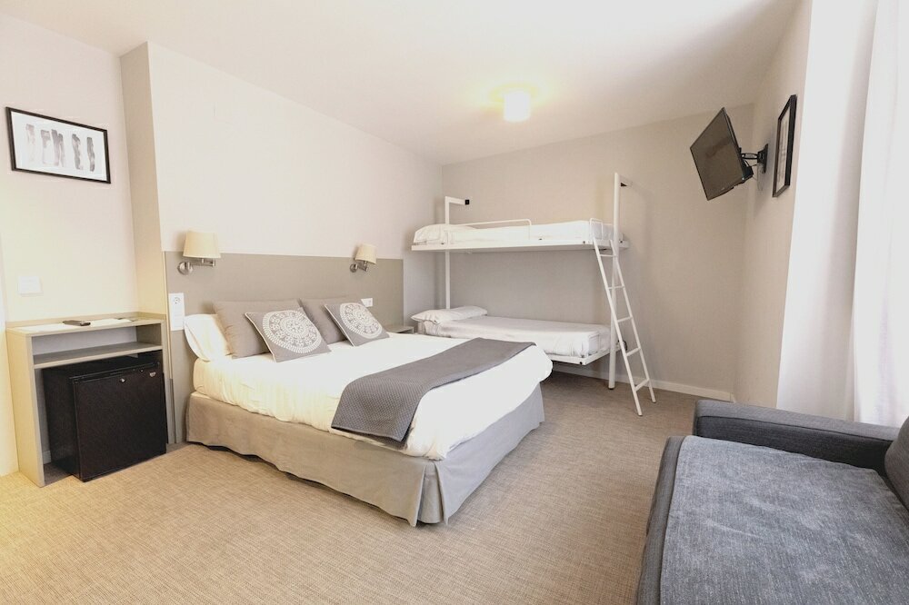 Фото Hostal Gran Vía