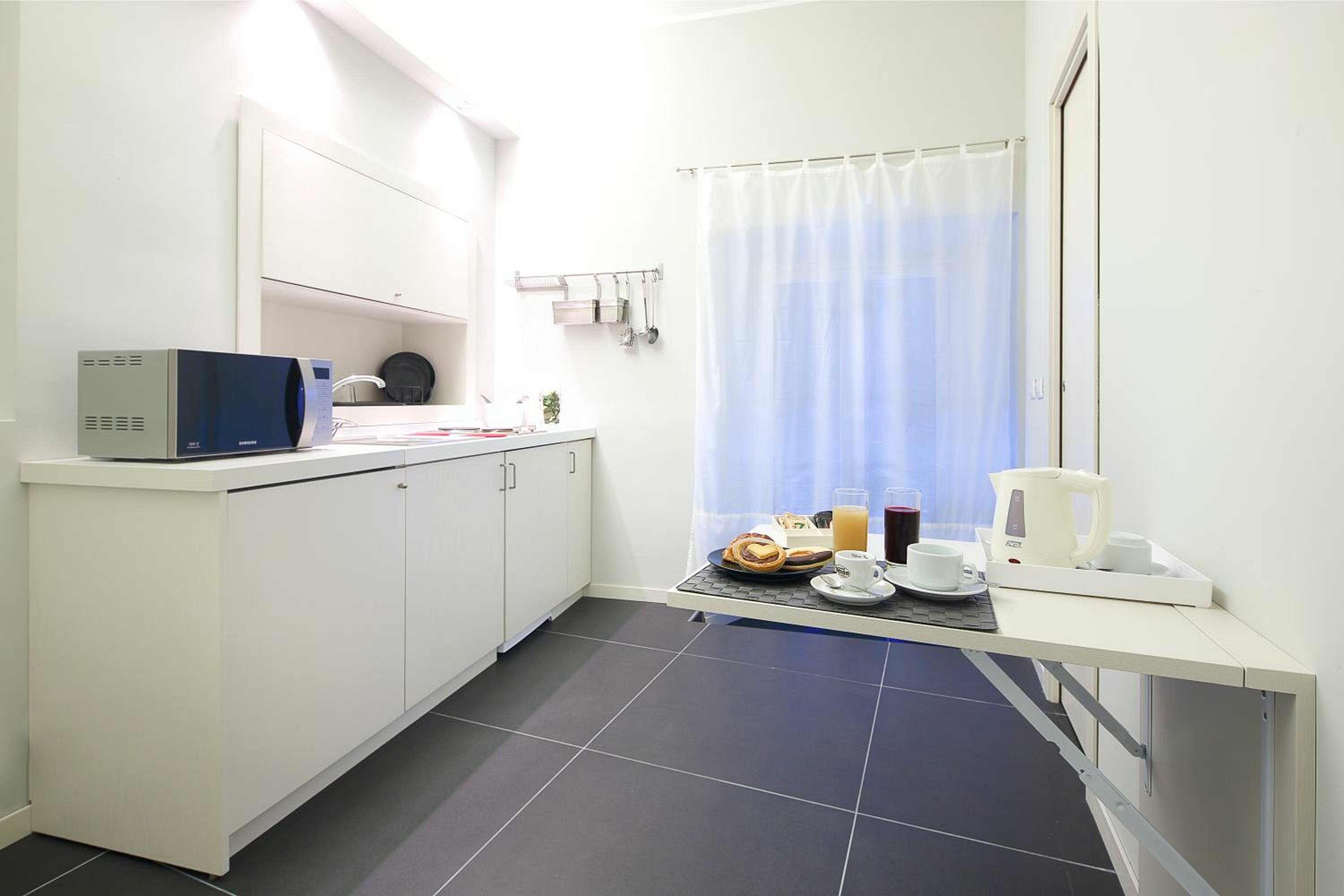 Фото NearHome Smart Suites Guest House