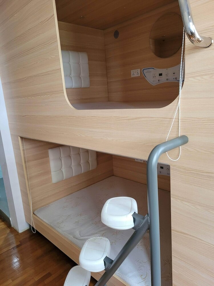 Фото Wink at Upper Cross Street