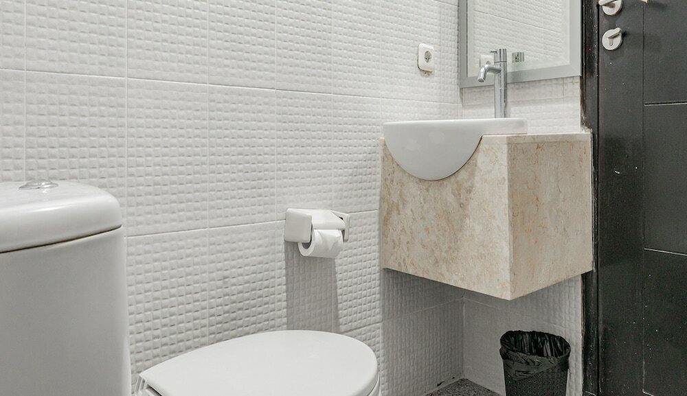 Фото Kuta Airport Insta Hotel