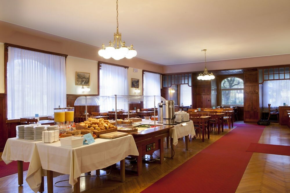 Фото Euro Youth Hotel & Krone