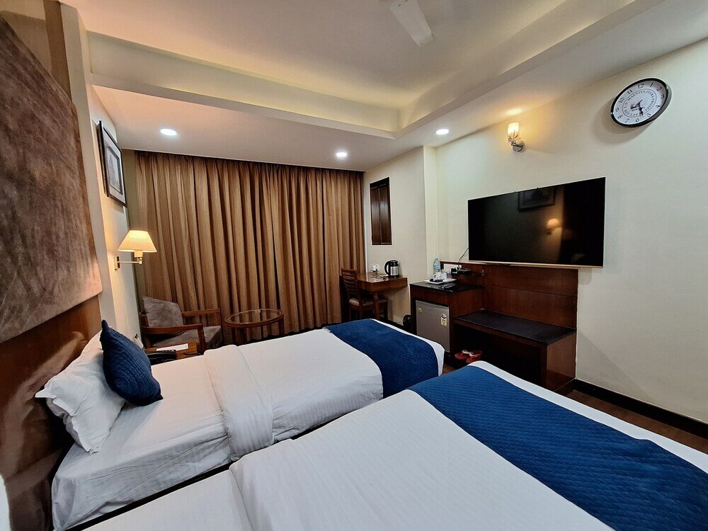 Фото L N Marriott Hotel