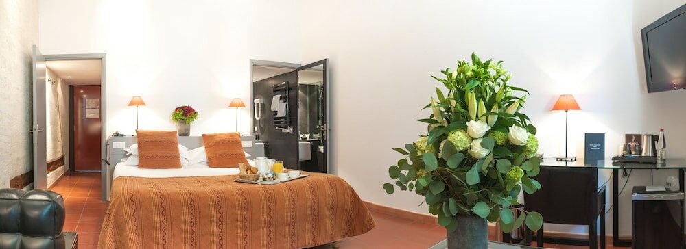 Фото Hôtel Cloître Saint Louis