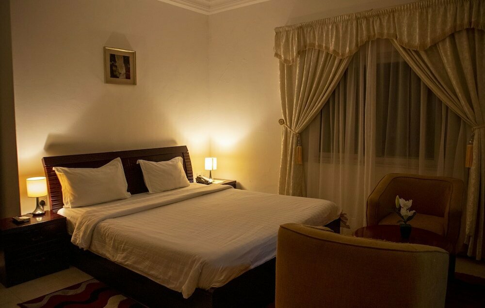 Hotel His Majesty's, Earth, photo