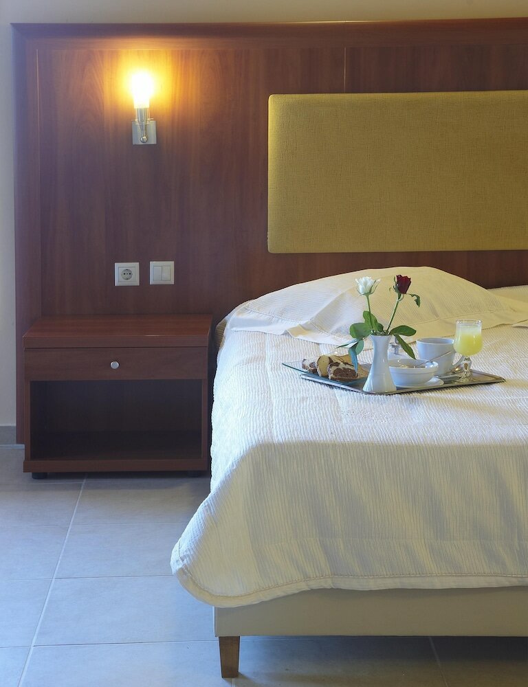 Фото Parnis Palace Hotel Suites