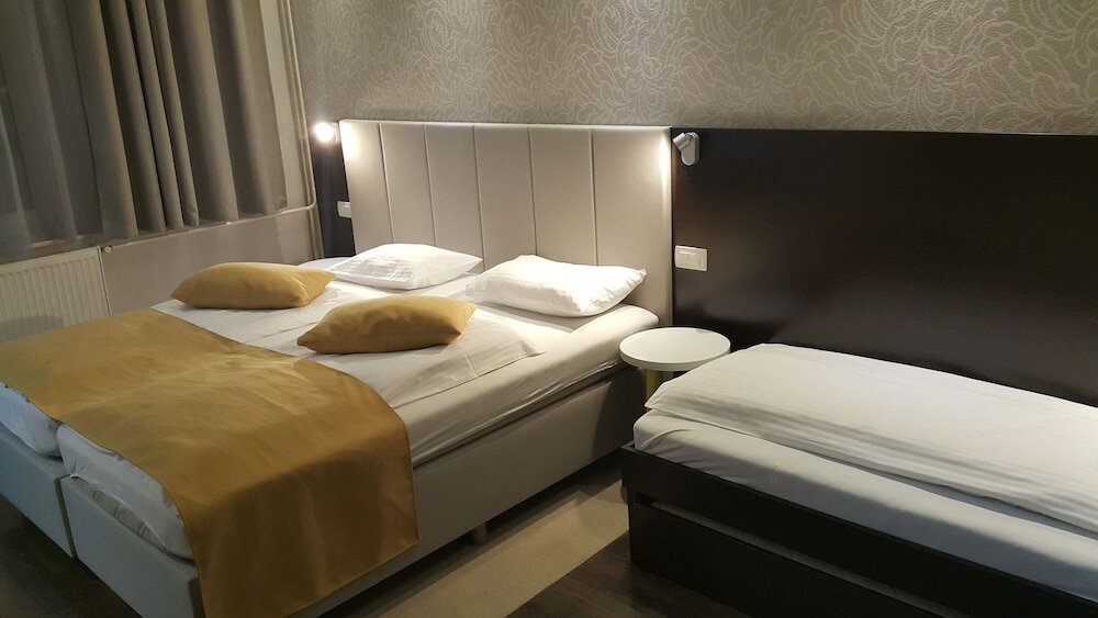 Фото Emonec Hotel