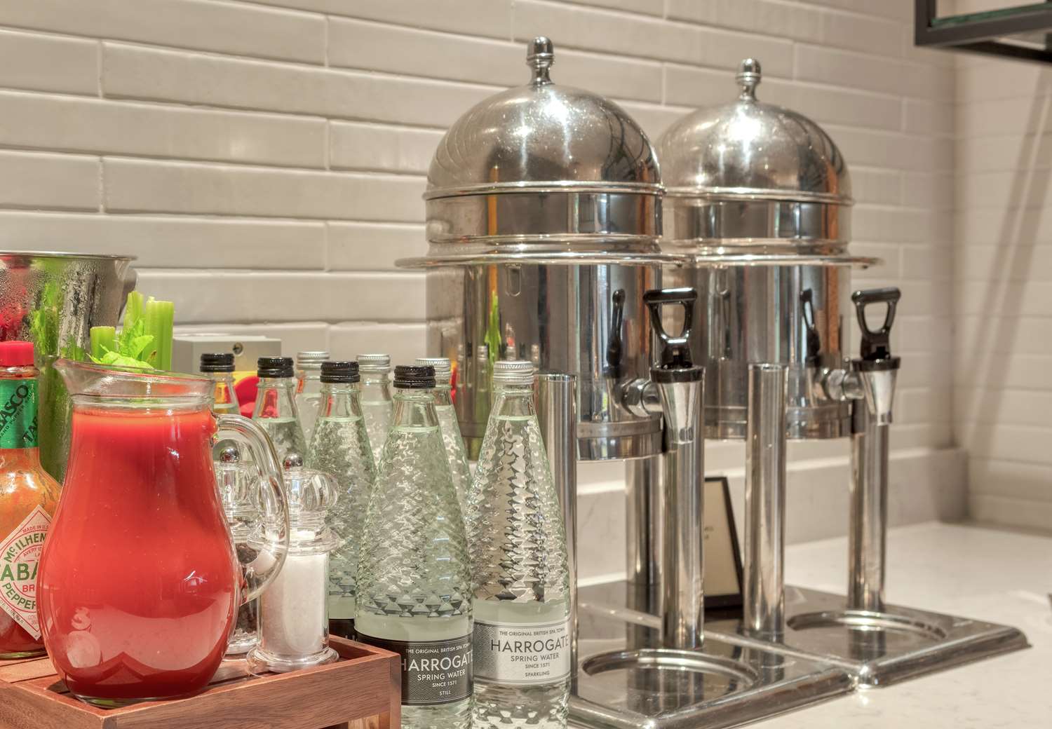 Фото Hilton London Angel Islington