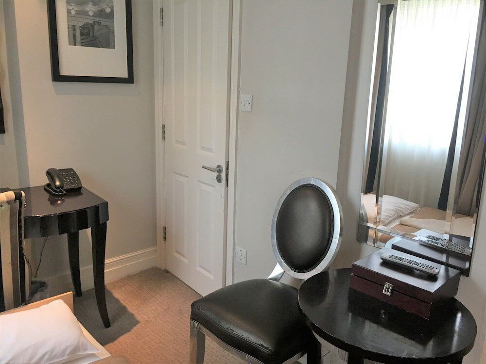 Фото Tophams Hotel