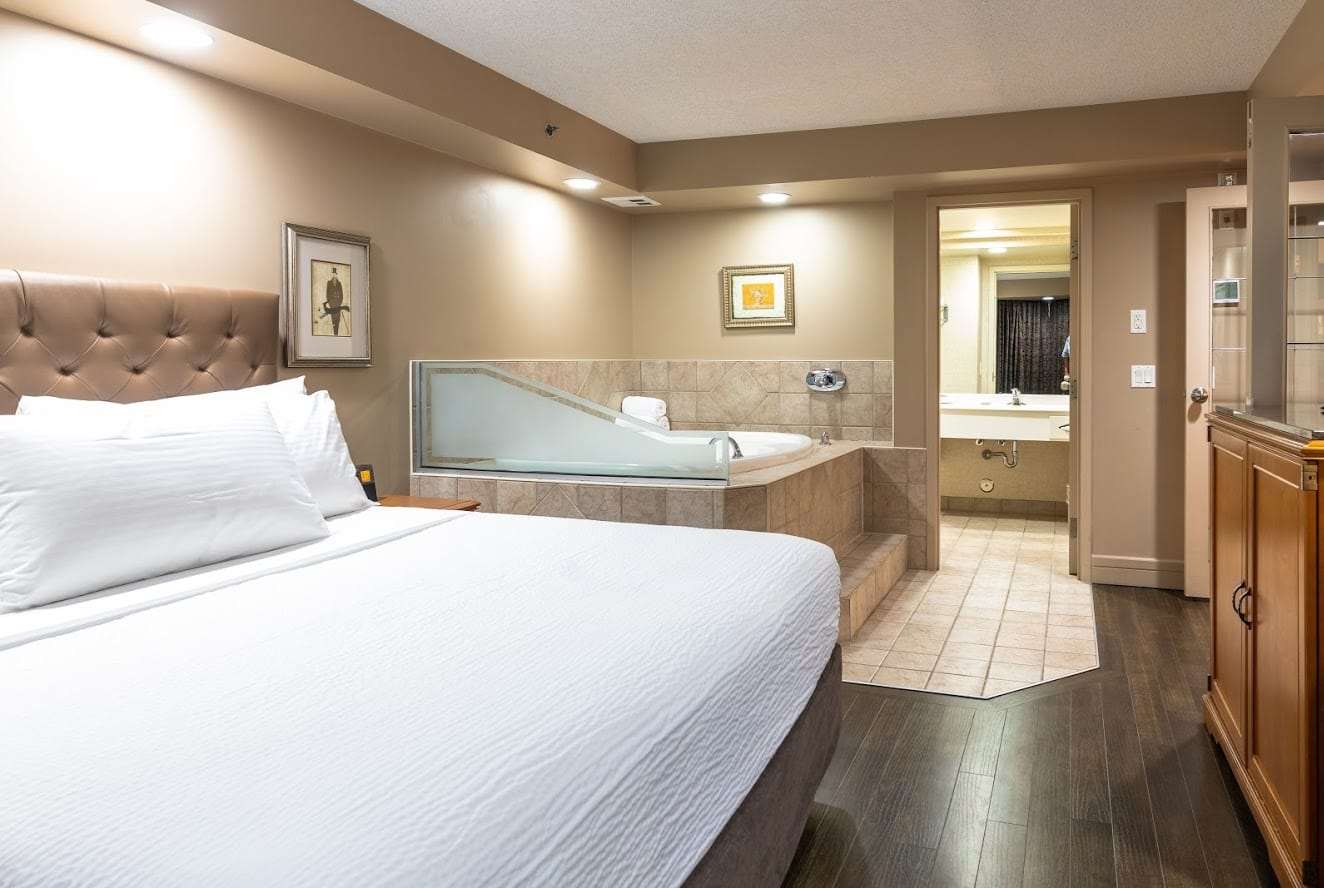 Фото Royal West Edmonton, trademark Collection