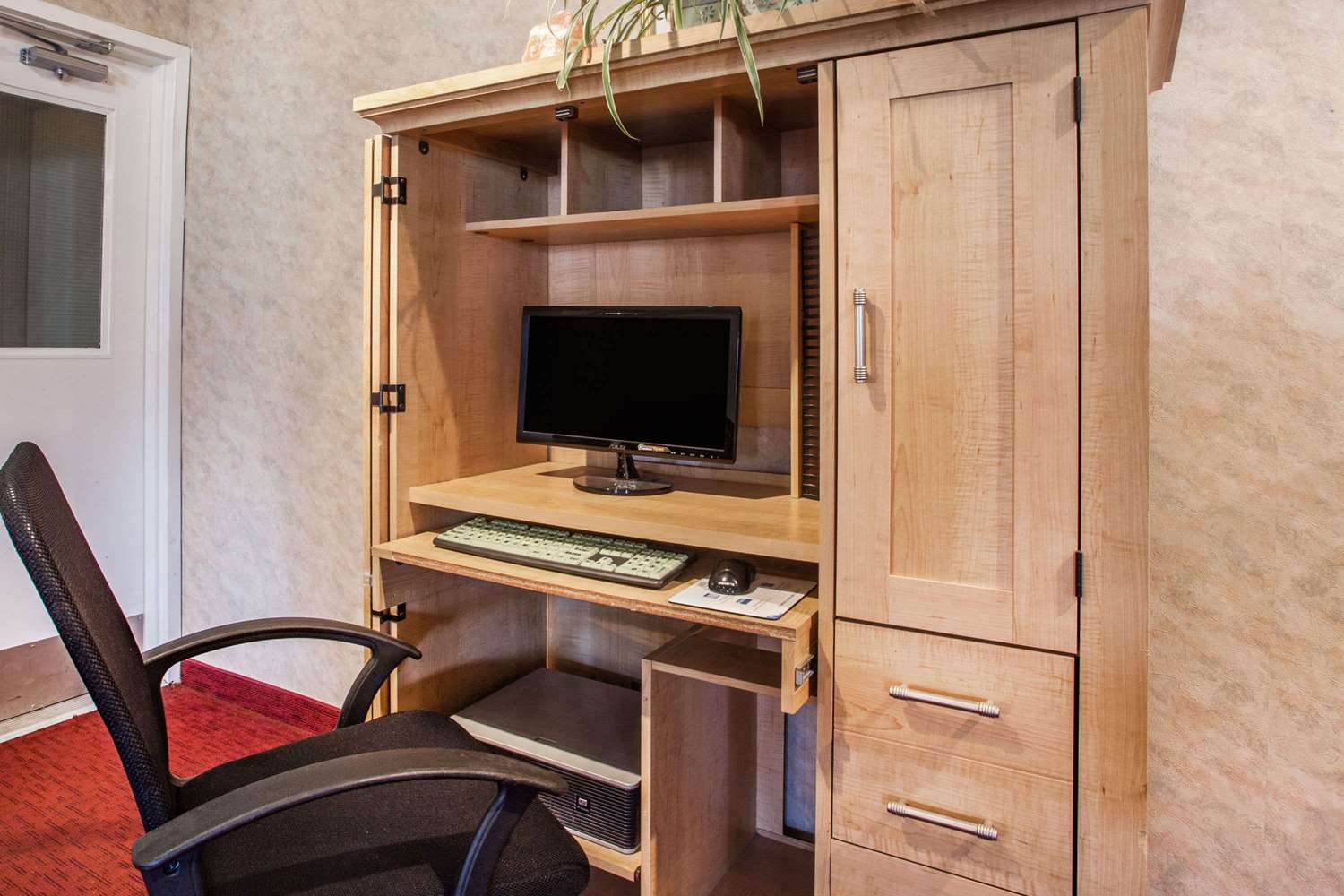 Фото Ramada Limited 100 Mile House