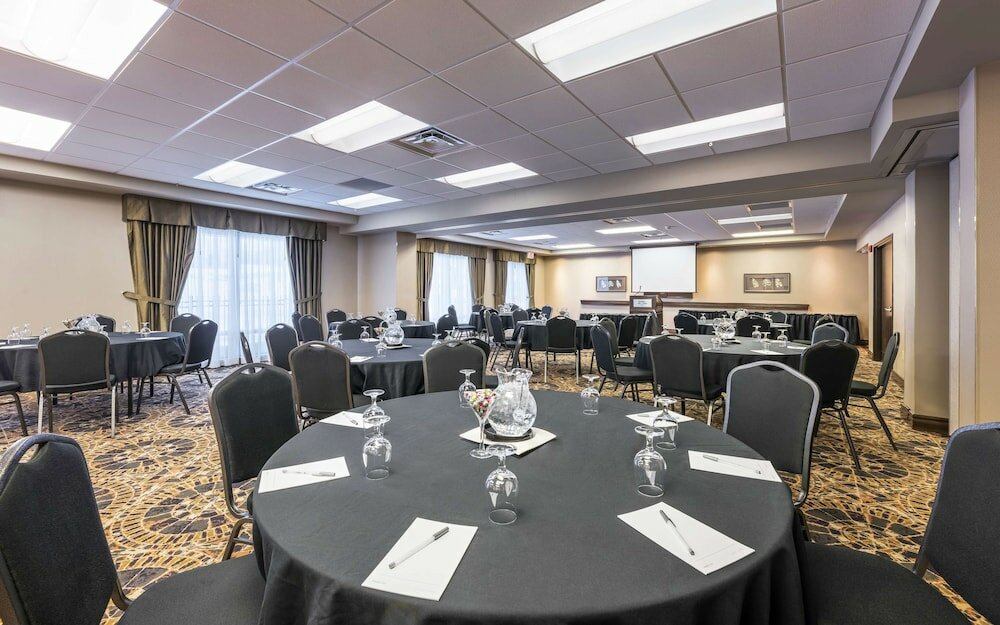 Фото Hampton Inn & Suites by Hilton Moncton