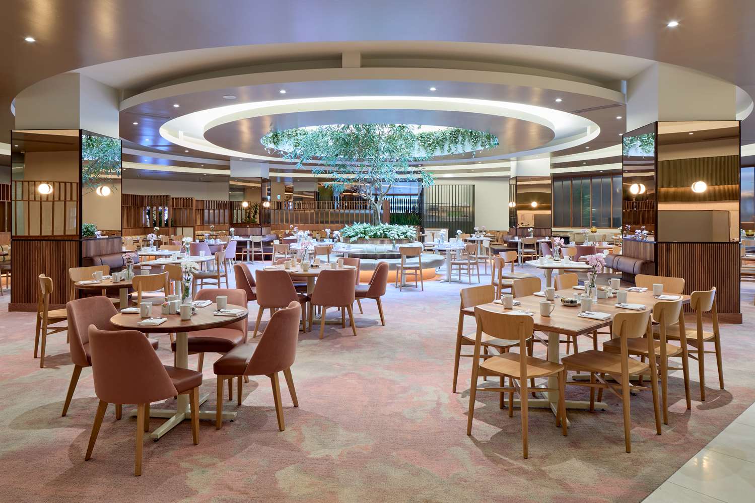 Фото DoubleTree by Hilton Montreal