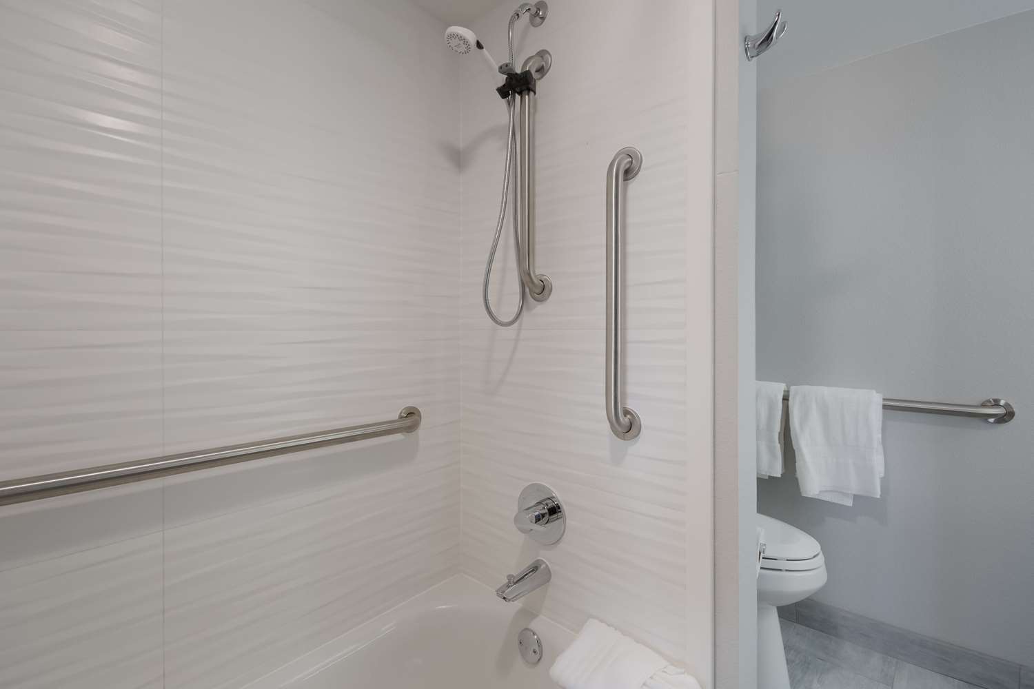 Фото Clarion Pointe Okc Airport