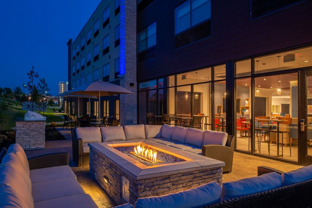 Фото Holiday Inn Express & Suites Olathe West, an Ihg Hotel