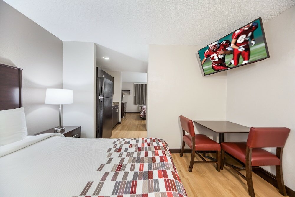 Фото Red Roof Inn & Suites Omaha - Council Bluffs