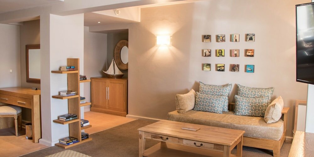 Фото The Bay Hotel