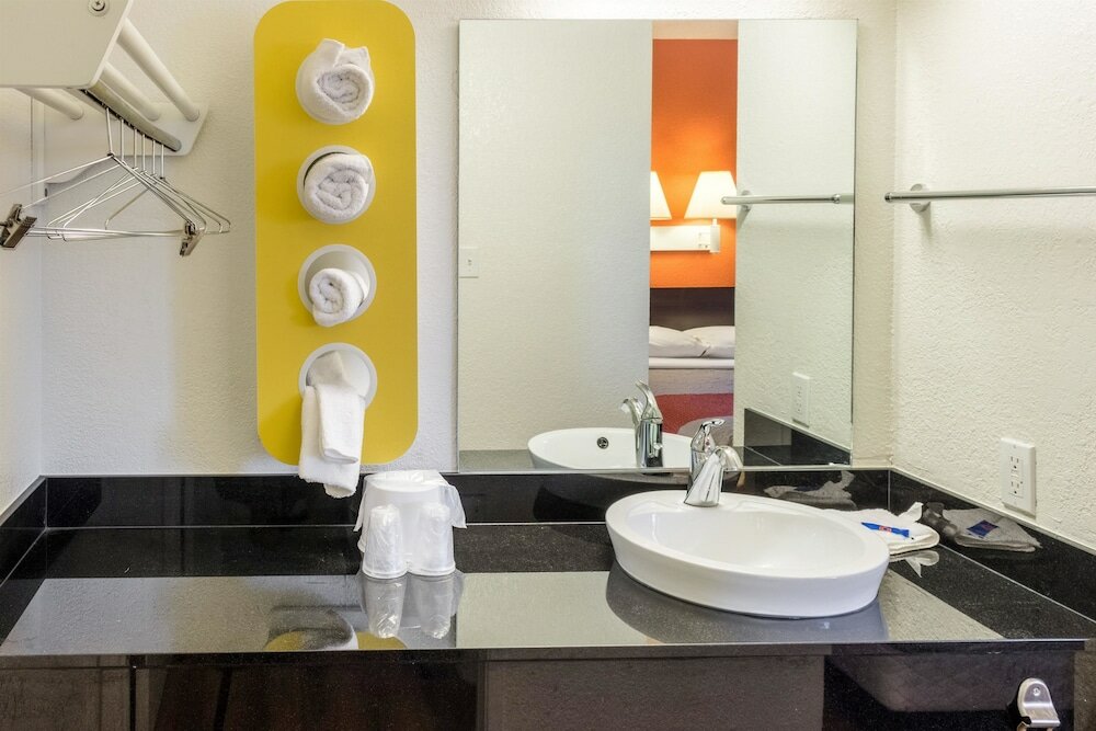 Фото Motel 6 Bakersfield, Ca - East