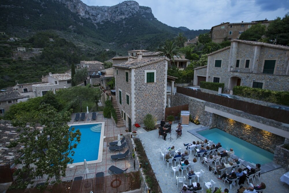 Фото Hotel y Apartamentos Des Puig