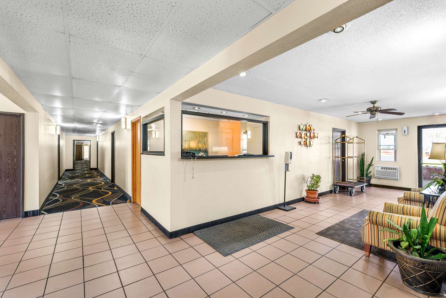Фото Americas Best Value Inn Decatur, Il