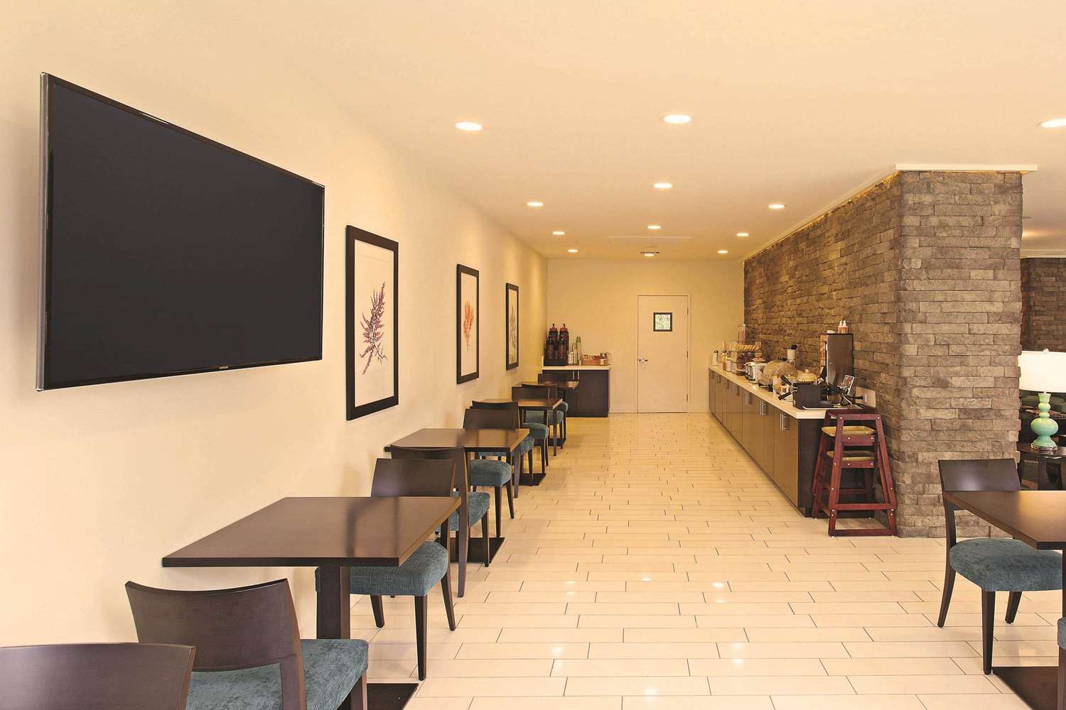 Фото Courtyard by Marriott Santa Barbara Downtown