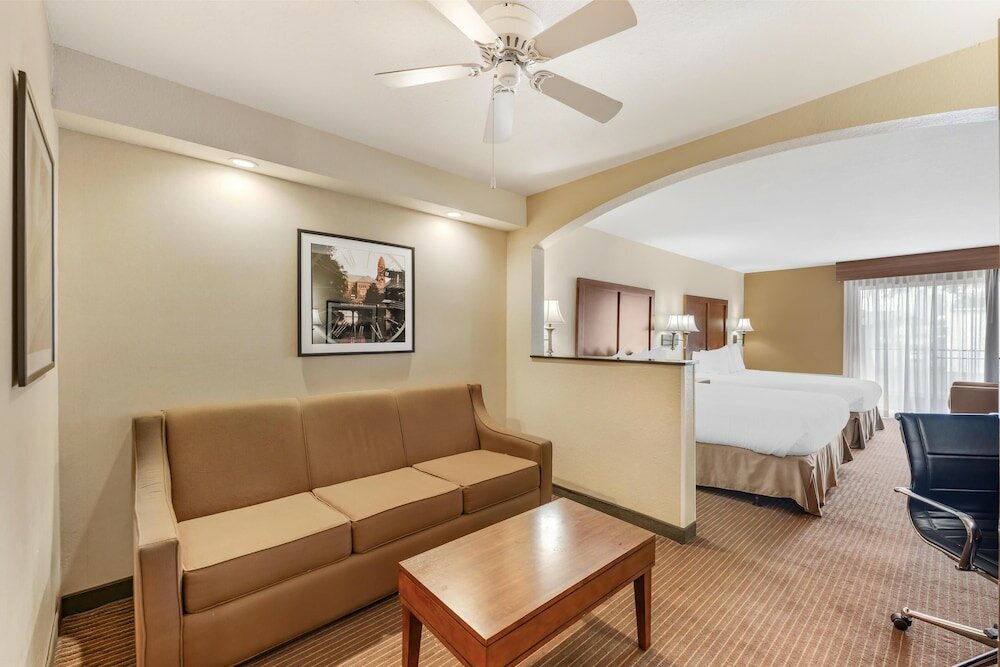 Фото Best Western Alamo Suites