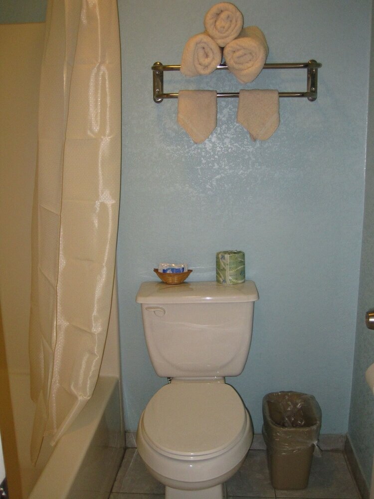 Фото Pinn Road Inn and Suites