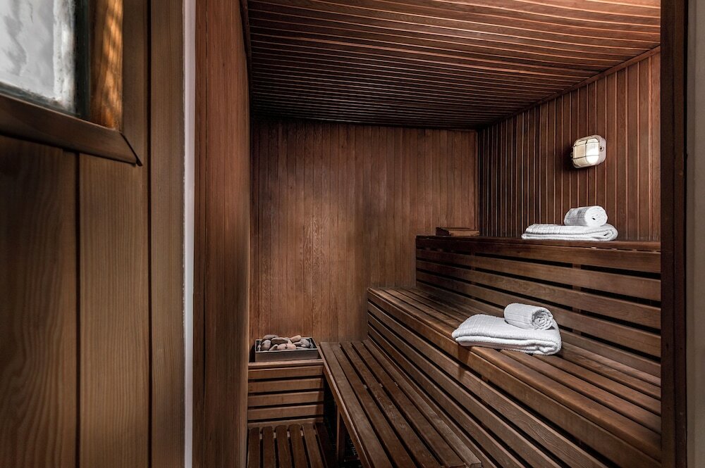 Фото Broadway Hotel & Suites