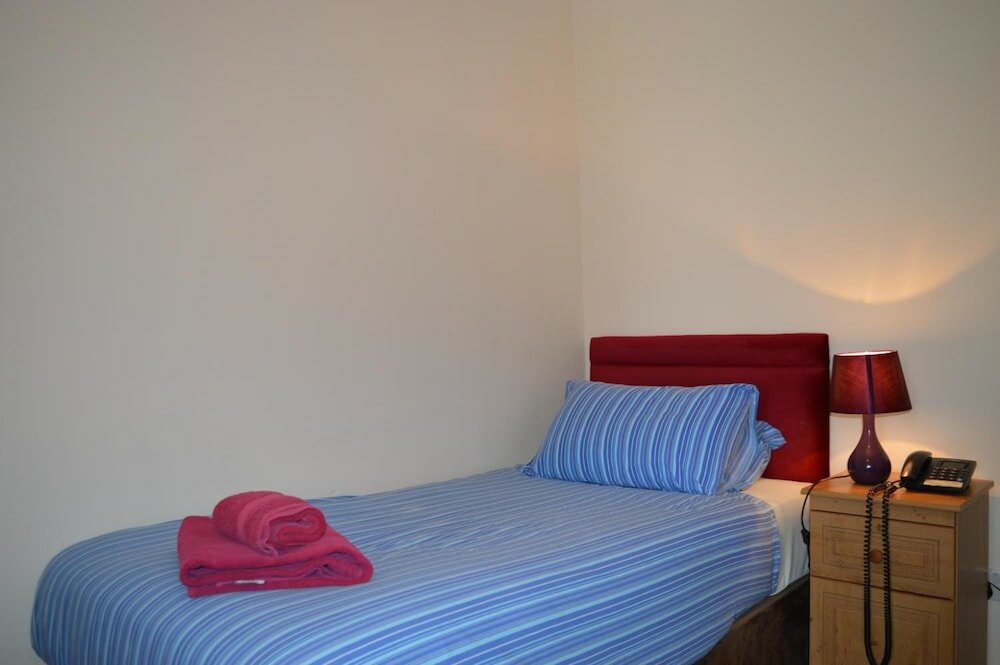 Фото The Globe Hotel