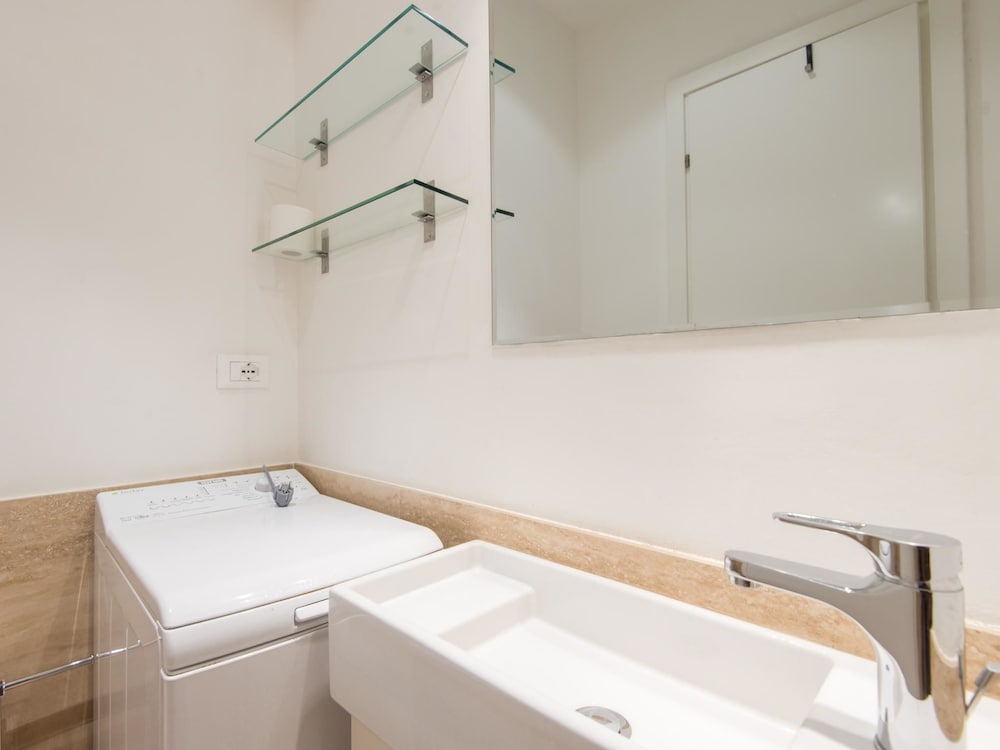 Фото Rsh Trevi Fountain Luxury Apartment