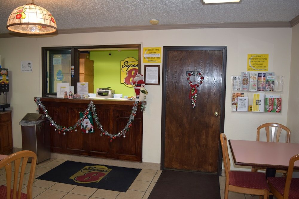 Фото Super 8 by Wyndham Saginaw