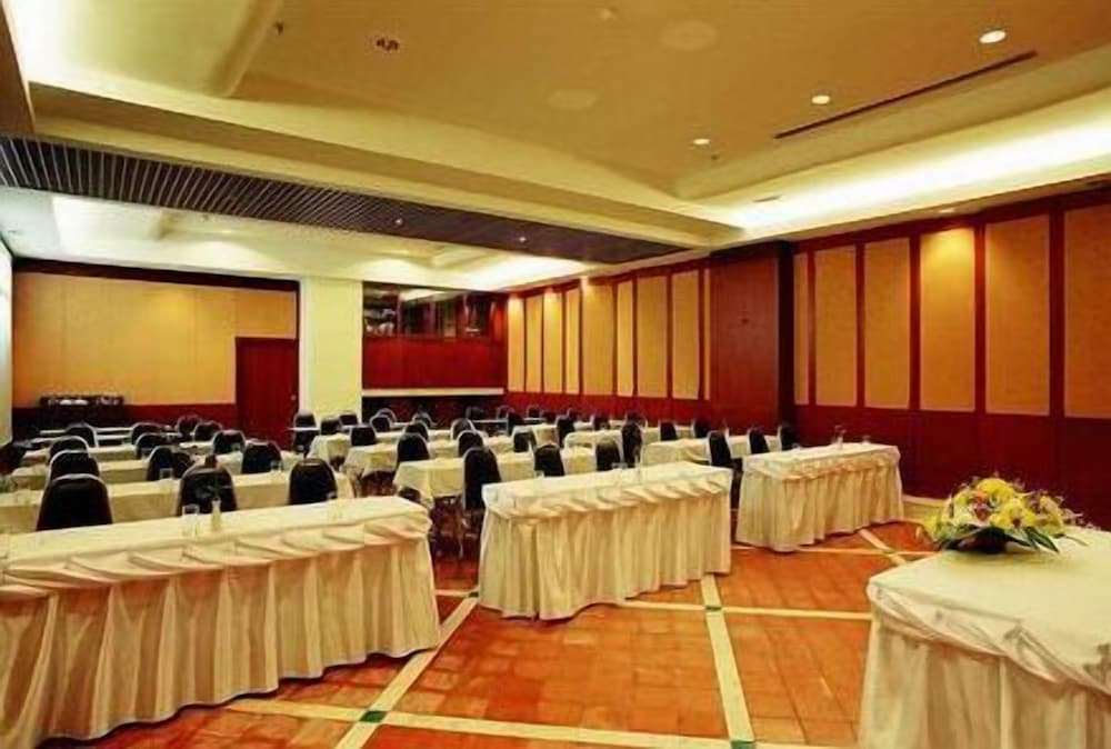 Фото Hadyai Golden Crown Hotel