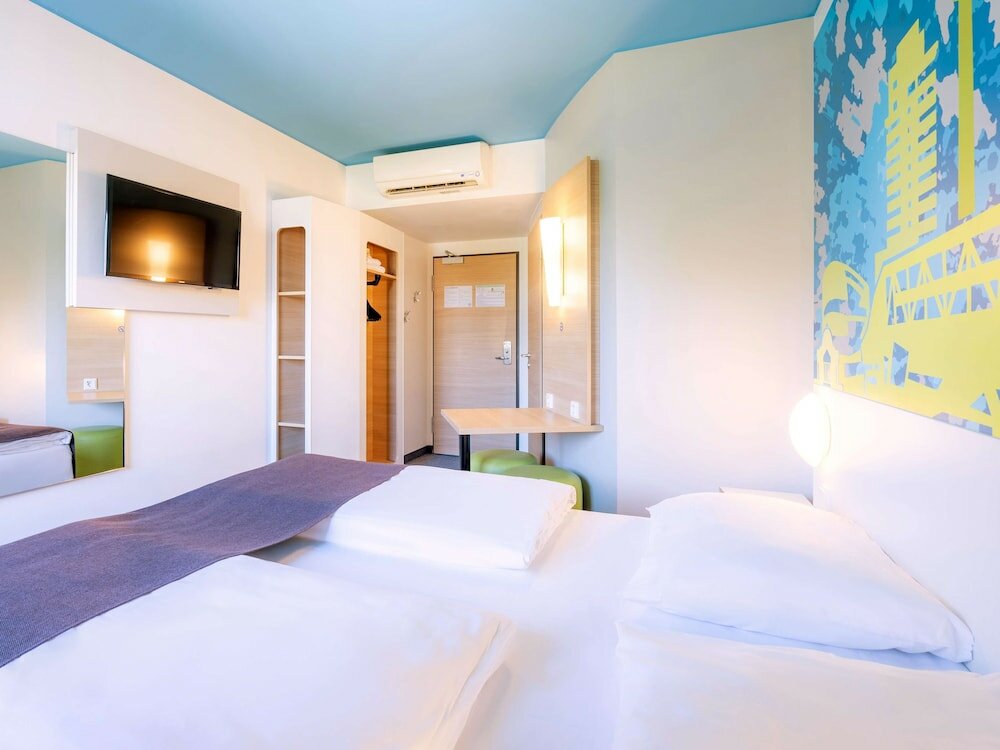 Фото B&b Hotel Stuttgart-City