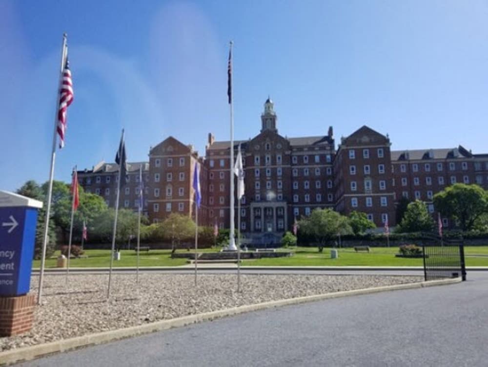 Фото Days Inn & Suites by Wyndham Lebanon Pa