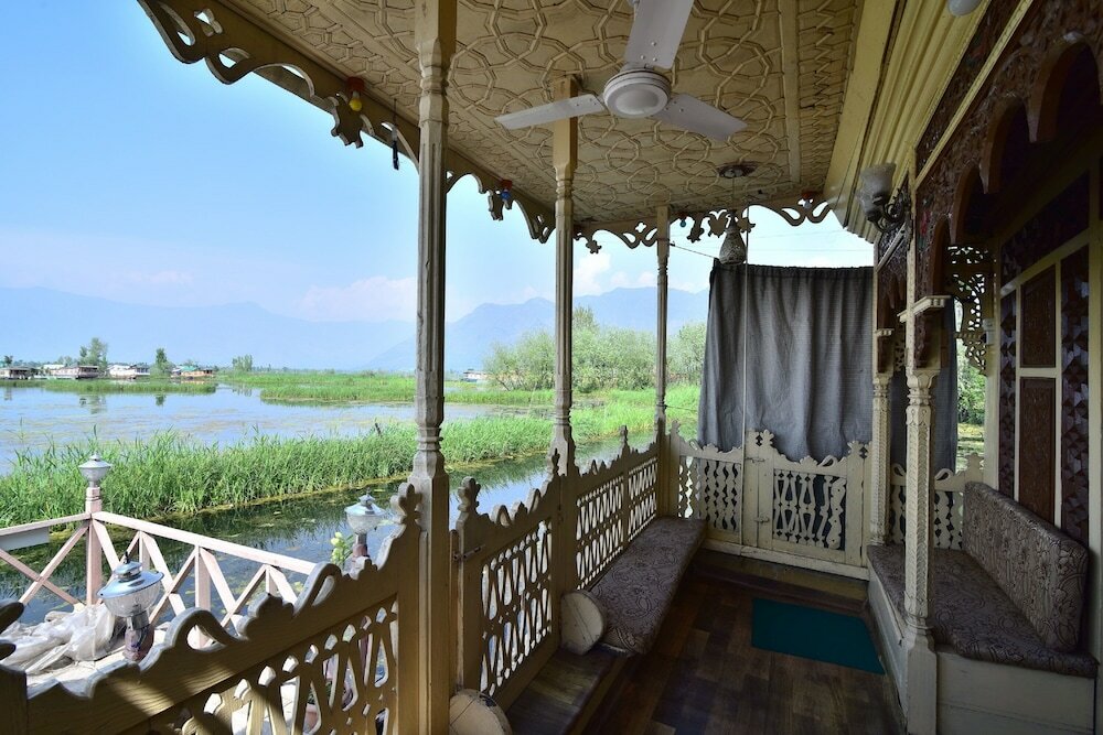 Фото Houseboat Zaindari Palace