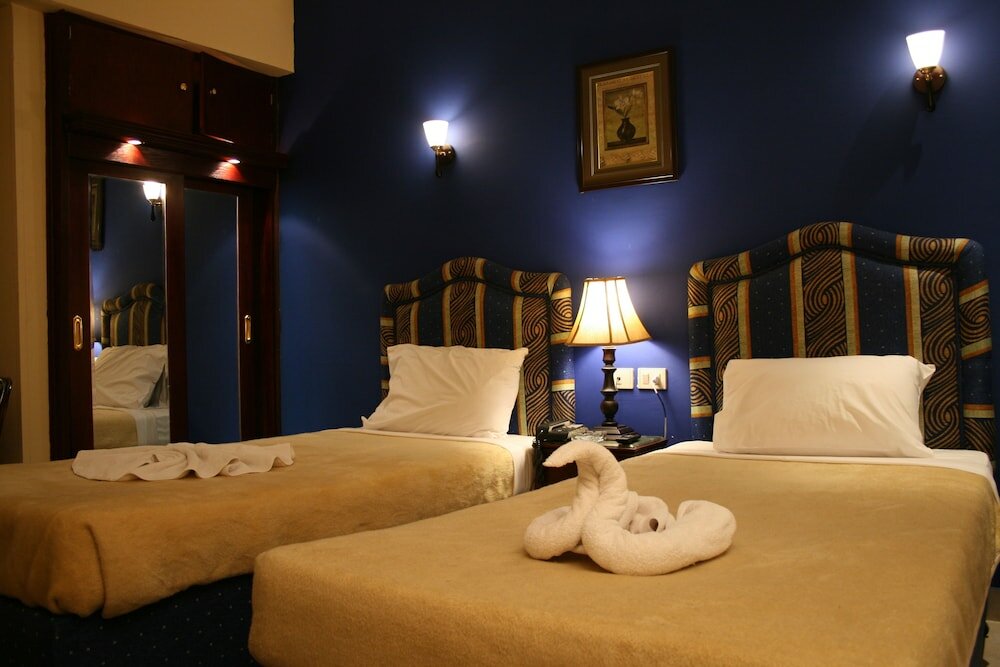 Фото Holidays Express Hotel