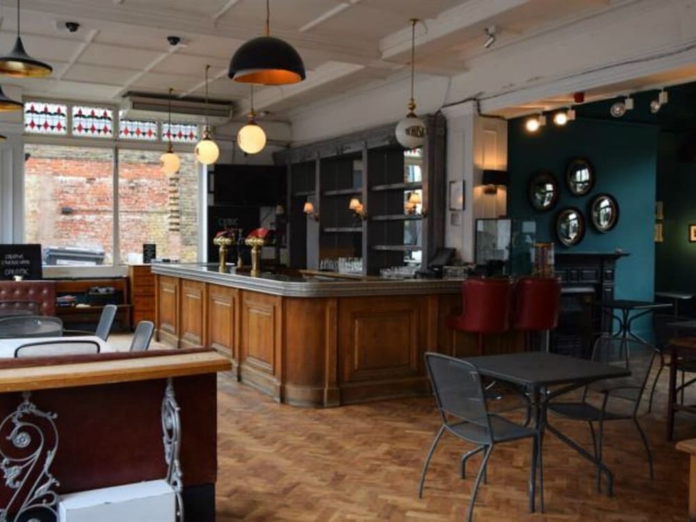 Фото The Windmill