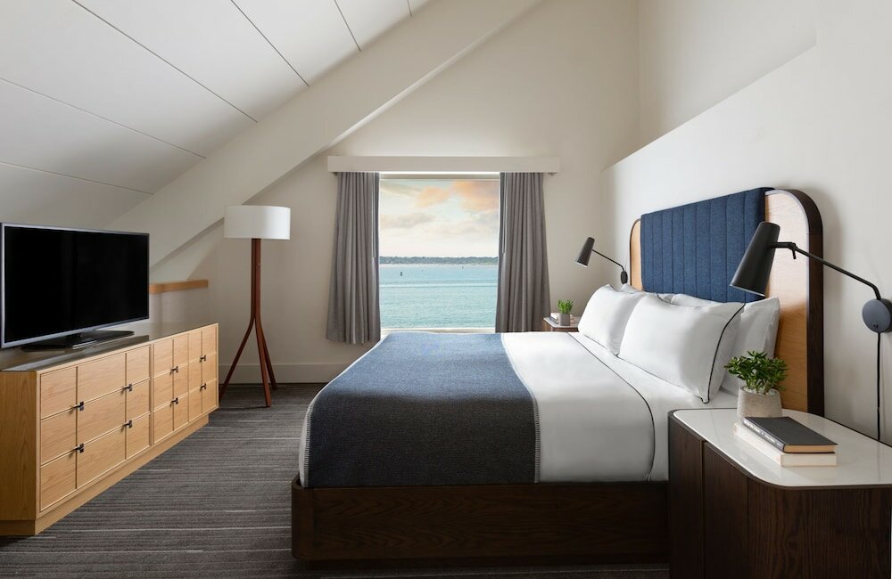 Фото Newport Harbor Island Resort