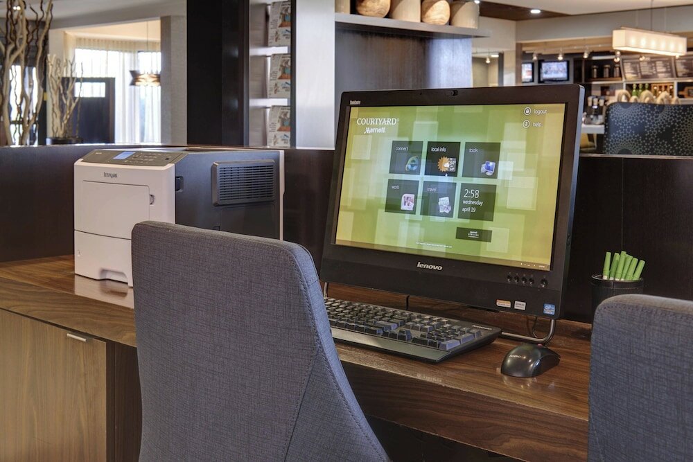 Фото Courtyard by Marriott Indianapolis Airport