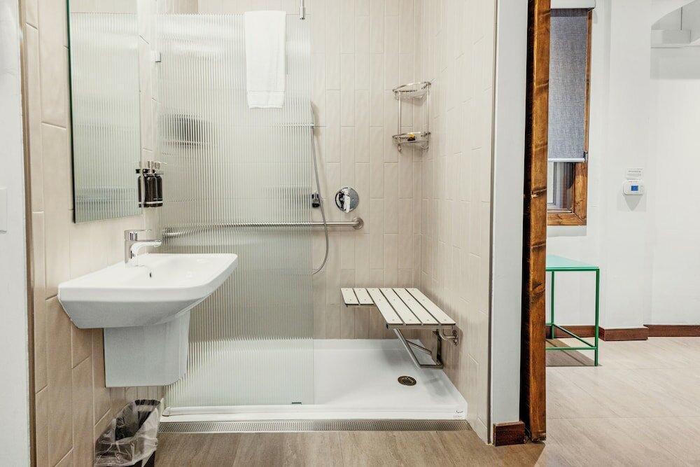 Фото Silverbow Inn Hotel & Suites