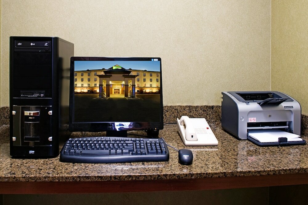 Фото Holiday Inn Express & Suites Drayton Valley