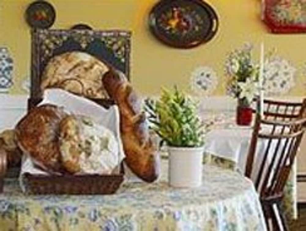 Фото Deerhill Inn