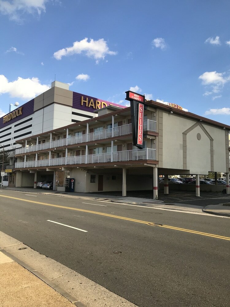 Фото Red Carpet Inn & Suites